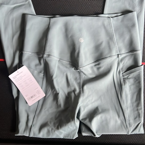 Athleta salutation stash tight - Picture 4 of 5